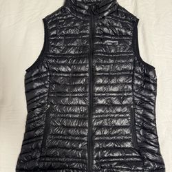 Patagonia Woman’s Black Puffer Vest Size M