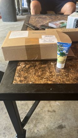 New Box Of 24 Pieces Of SPF 30 Bottles 