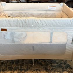 Tiny Glow Bassinet / Bedside Sleeper / Pack and play