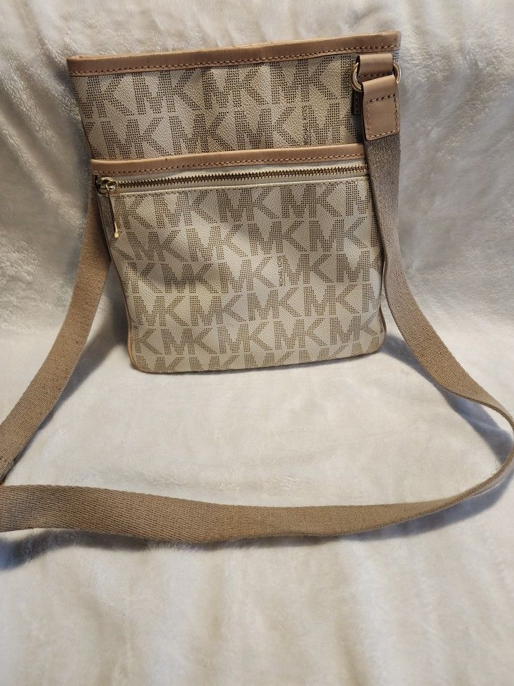 Michael Kors Large Jet Set Messenger Crossbody Bag Vanilla Logo