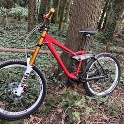 Kona Stinky - Hope Brakes/Hubs - Marzoochi 888 Bomber