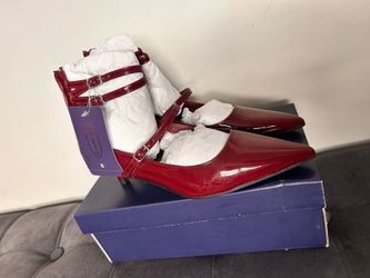Women’s burgundy faux leather pointed toe shoes size 8 New