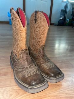 Women's Tooled Leather Western Justin cowboy Boots