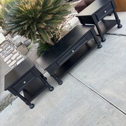 Traditional Black Wood Coffee + 2 End tables Great Condition 
