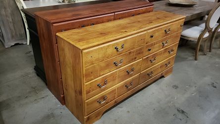 Floor model dresser