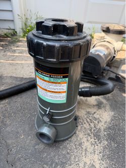 Pool water pump and chlorine tab feeder