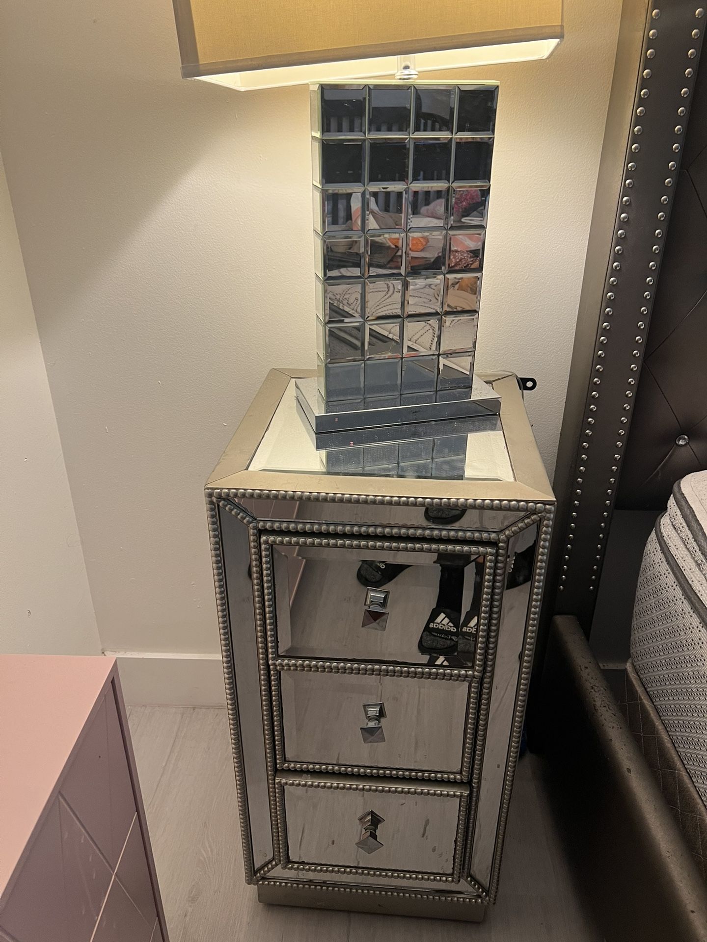 Mirrored Night Stands And Lamps 