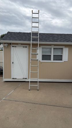 Extension ladder aluminum 20 Ft
