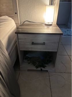 NIGHTSTAND/END TABLE (2)