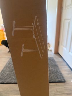 Electric standing desk