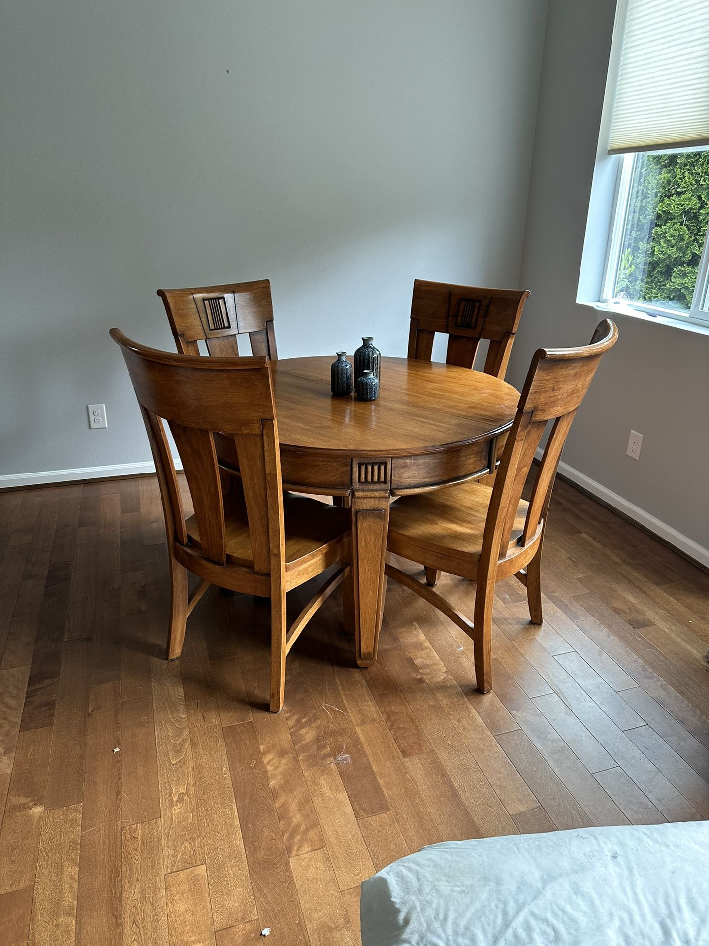 Kitchen/Dining Round Table