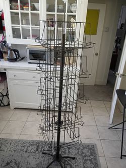 Portable magazine/book rack