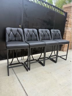 Set of 4 Bar stools 24 inch