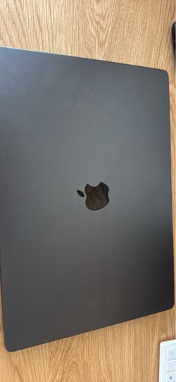 MacBook Pro 16” M3 Max 36GB / 1TB — 15 Cycles