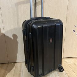 SWISSGEAR Carry-On Hard Shell Suitcase – Spinner Wheels