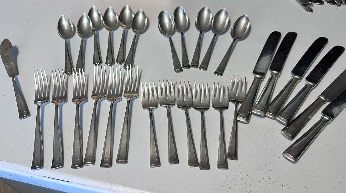 30 pc Vintage Holmes & Edward’s Silverware Set