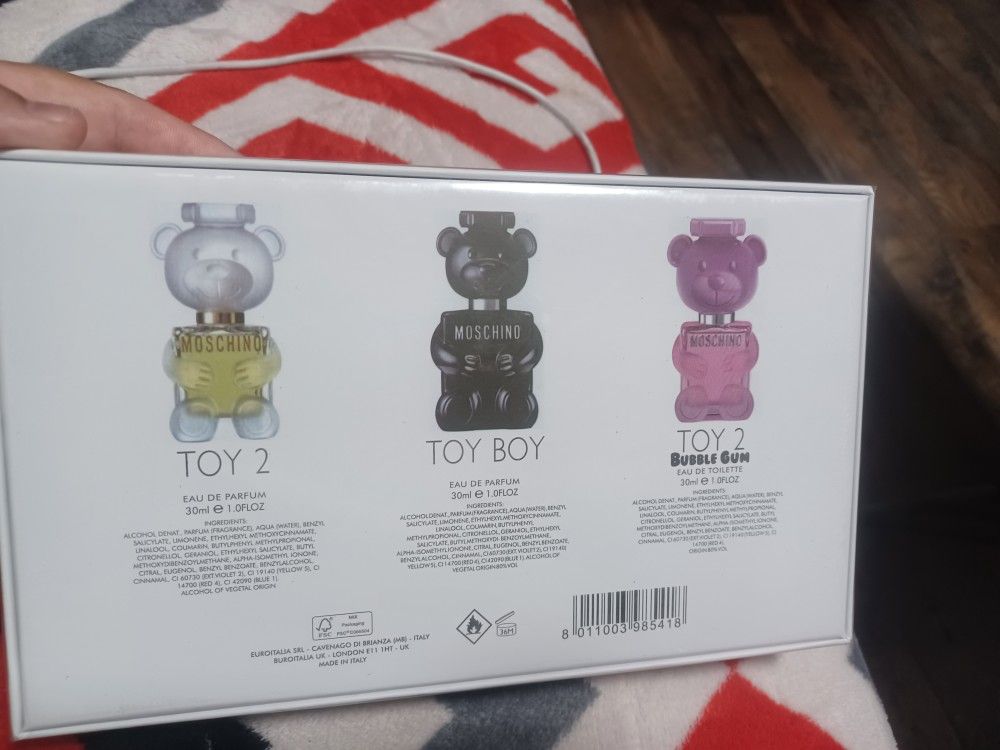 Vendo 3 sets de fragancias Mochino