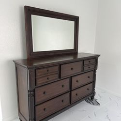 Porter dresser 