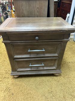 🤎Mylarker 28”3 Drawer Nightstand 🤎
