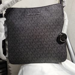 MICHAEL Michael Kors Jet Set Travel Large Logo Messenger (Black)Michael Kors
9