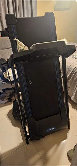 Treadmill xterra barely used