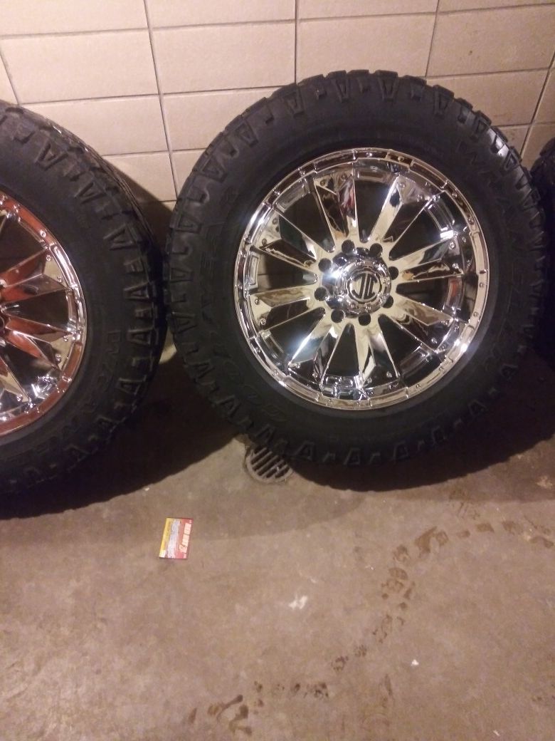 Rims & tires for sale good condition LT 285/75R20 8 lugs bolt p 8x6.5