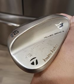 TaylorMade Tour Issue 2 Dot MG3 Lob 60* Wedge LB 08* Bounce Stiff-Flex Standard Grip
Right-Handed