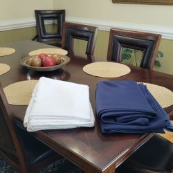 Tablecloths And Graduation Decorations 