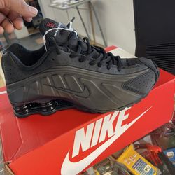 Nike Shox R4 Size 8 Like New
