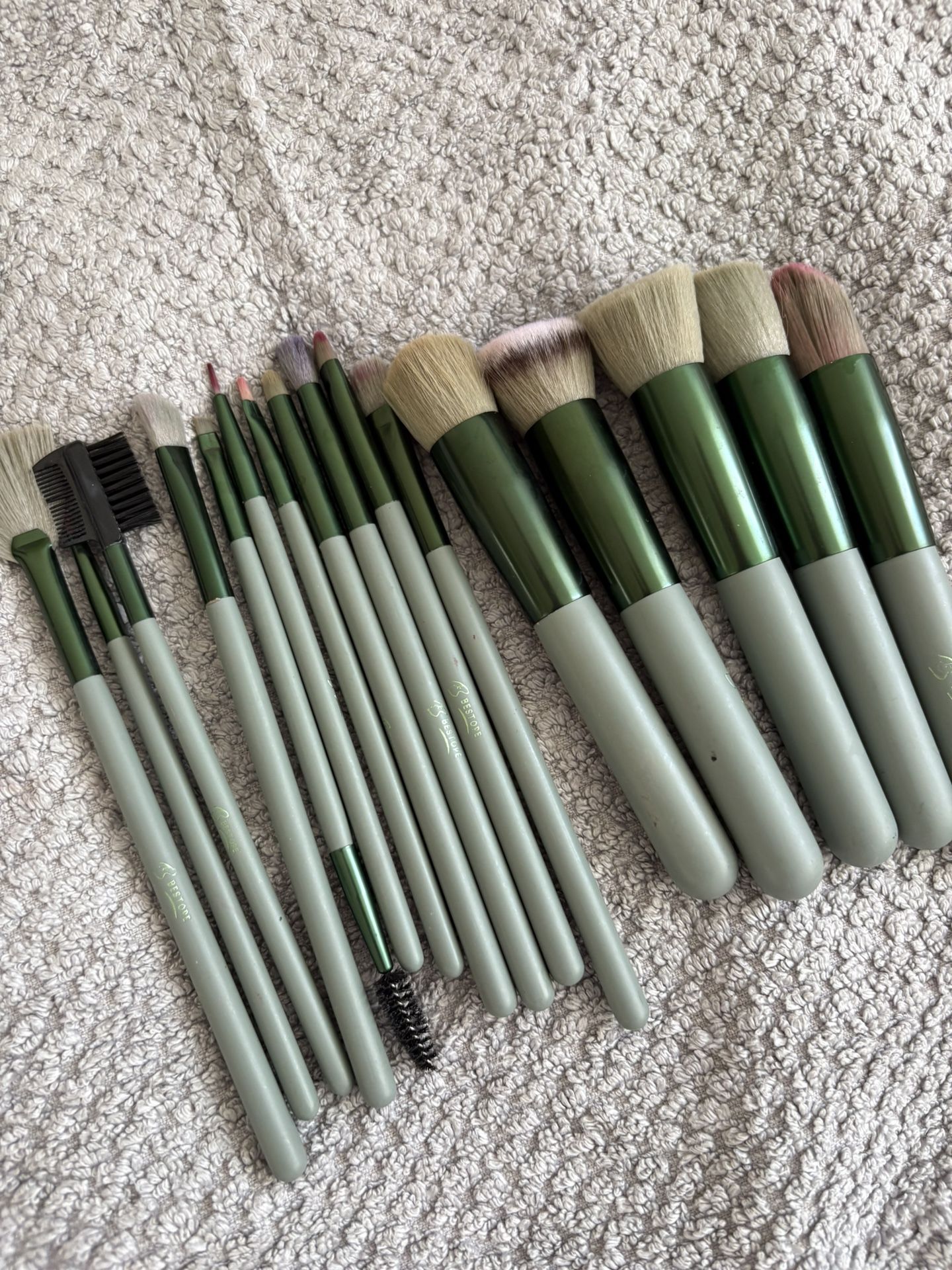 16-Piece Travel Suit Makeup Brush Set 