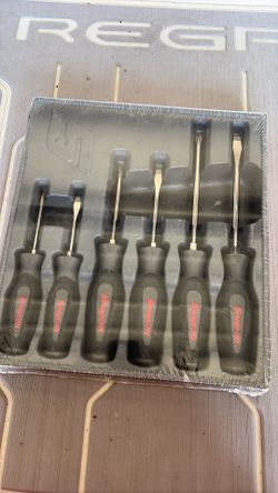 New snap on 6 piece screwdriver set