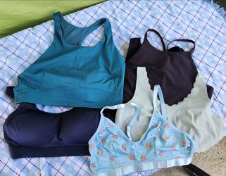 Women's sports bra lot