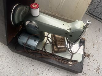 Antique Sewing Machine🧵 