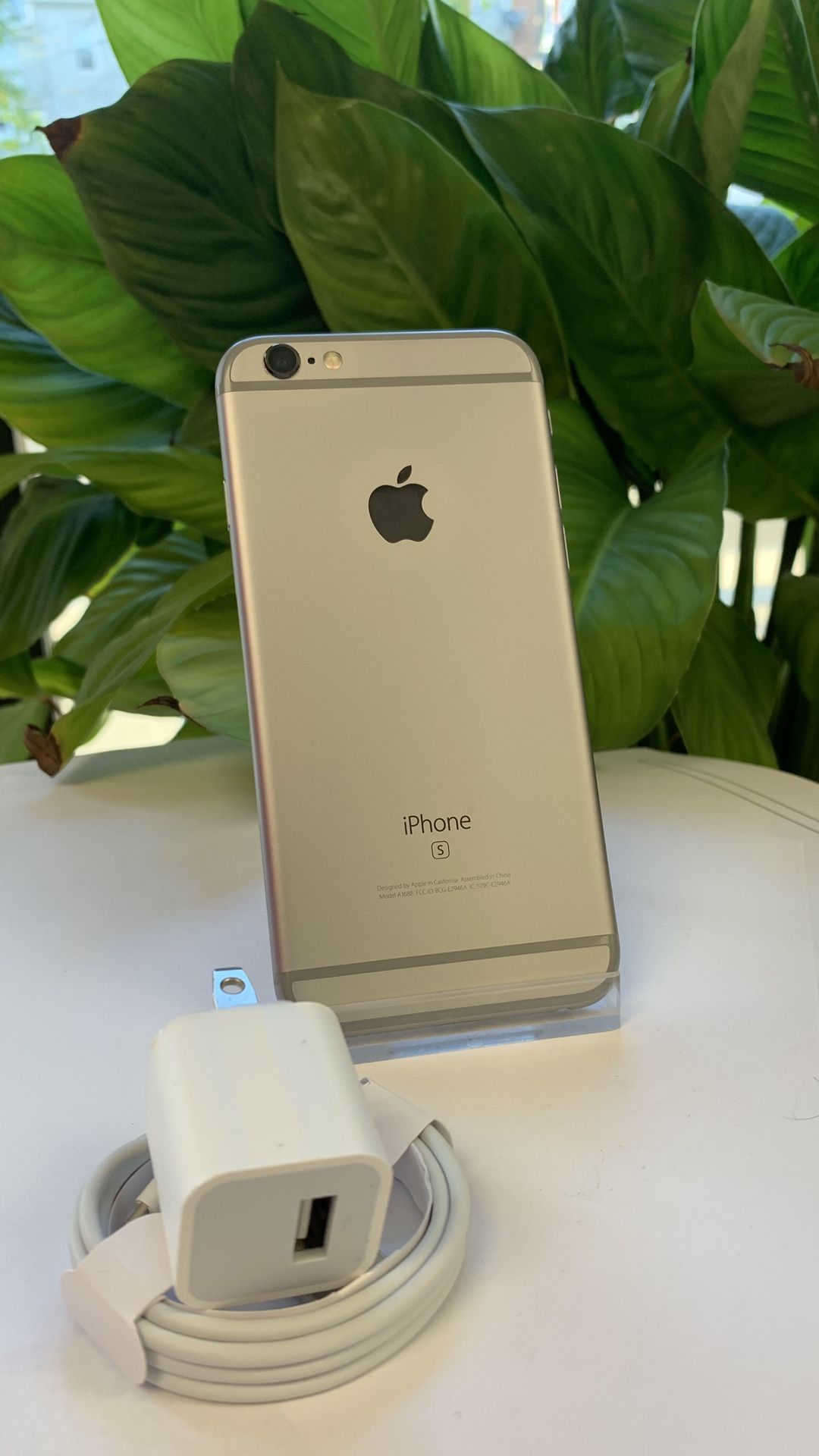 Factory Unlocked Iphone 6s 16GB. Excellent Condition.