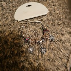 CHARM BRACELET WITH HEARTS
