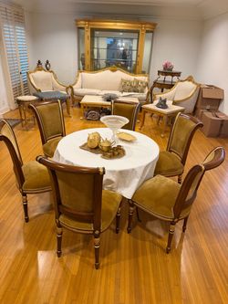Round Dining Table with 6 Chairs
