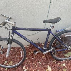 Trek 7000 Bicycle zx