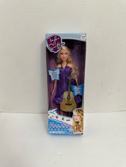 2010 Taylor Swift Pretty Melody Fashion Collection Doll by Jakks Pacific