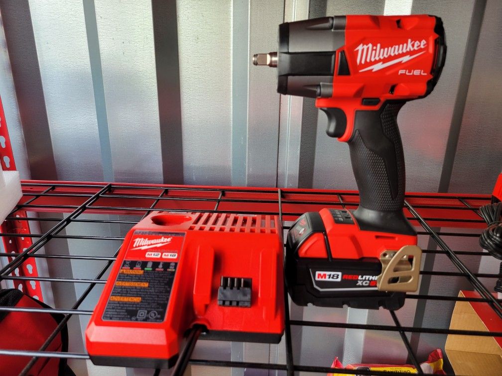 RARE! FREE BATTERY + CHARGER Milwaukee M18 FUEL 3/8" Mid Torque 600ftlb Wrench MOST POWERFUL!!