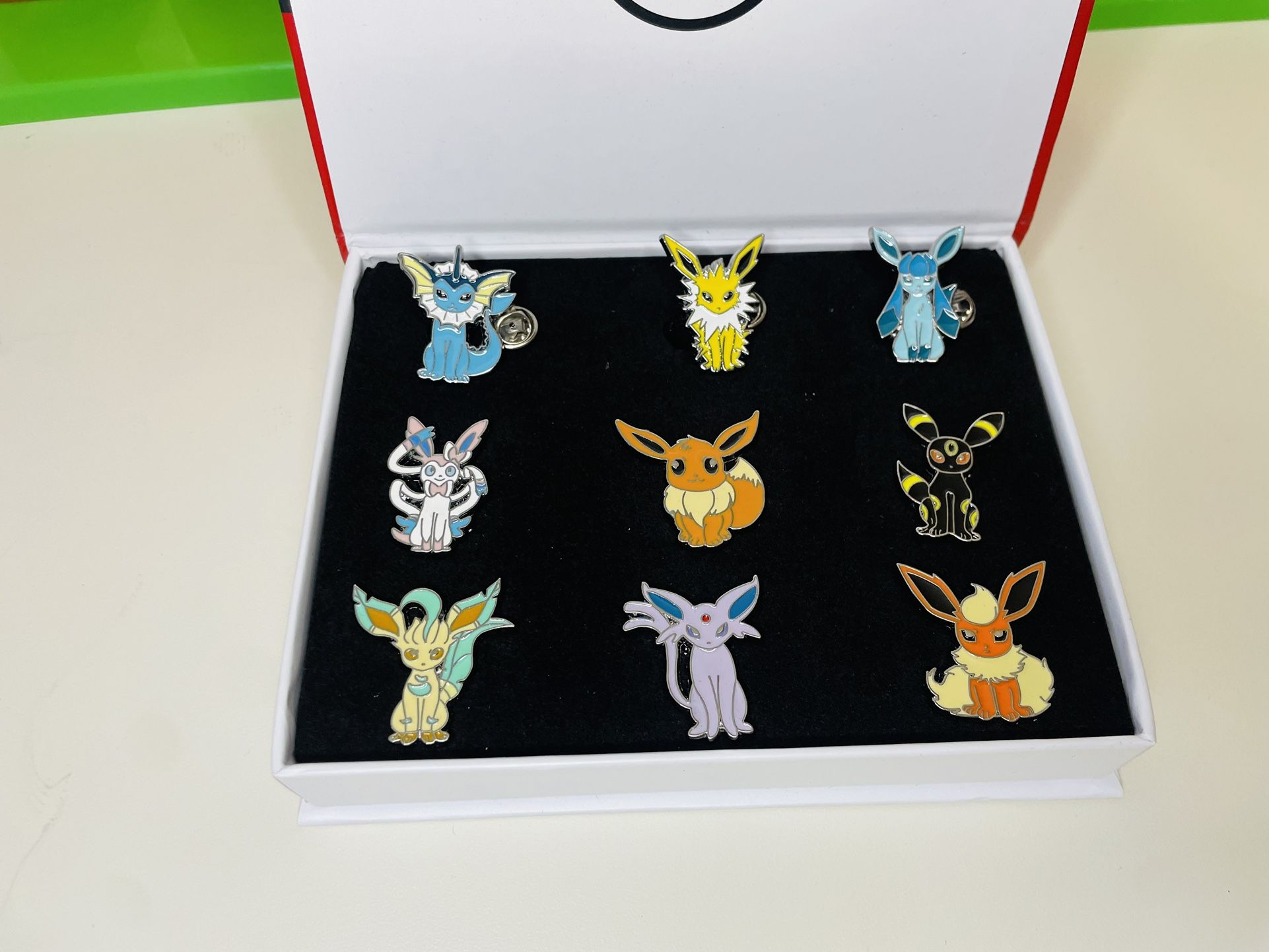 Nintendo Pokémon Eevee Evolution Line Pins With Carrying Case