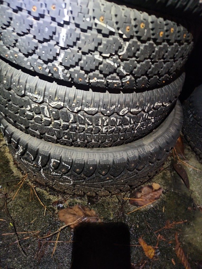 205/65/15 Plenty Of Snow Tires