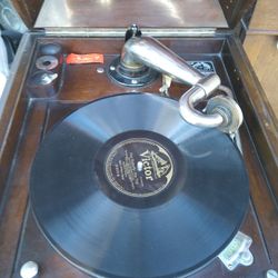 Wind-up Columbia 78 Record Players 
