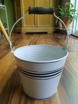 Cute 6" metal planter