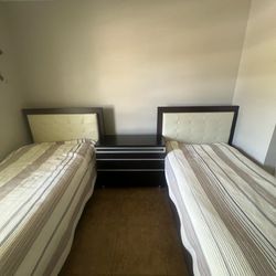 Twin Bedroom Set with Storage + Nightstand & Desk – Great Condition