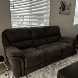 living Room Couches In Really Good Conditions