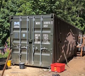 Like new 40-ft cargo container