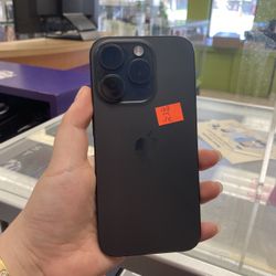 Factory Unlocked Iphone 15 Pro 128 gb comes with store warranty 