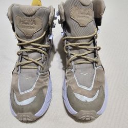 HOKA ANACAPA HIKING BOOTS