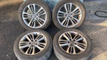 Toyota camry 17 Inch stock Aluminum wheels, Fits solara, Avalon, Lexus, Etc