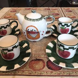 Tea Pot and cups/saucers 10 pc